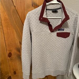 Patagonia Gray Quilted Pullover with Burgundy Accents